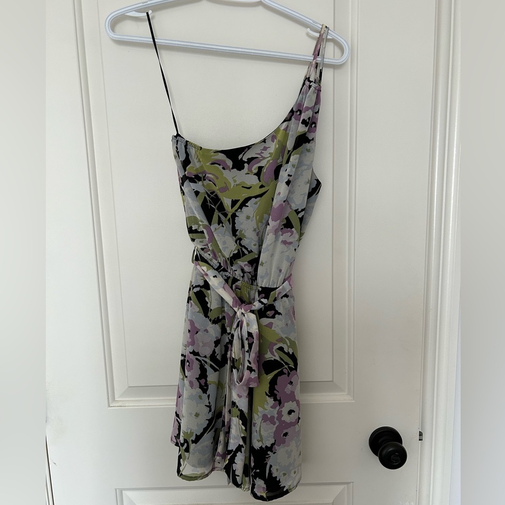 EUC Women’s Dynamite One Strap Abstract Romper - Size Small